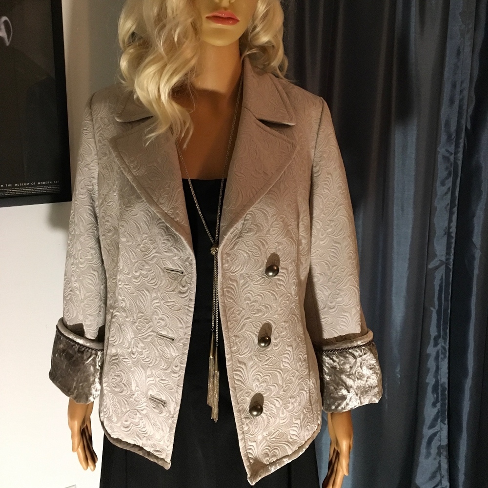 Classic vintage looking cream Jacket - NWOT